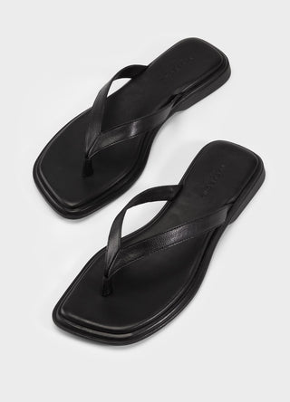 Vagabond Izzy Sandal - Black