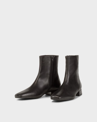 Vagabond Mona Boot in Black