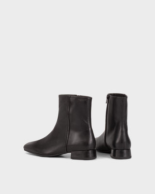 Vagabond Mona Boot in Black
