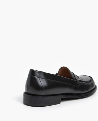 Flattered Sage Leather - Black