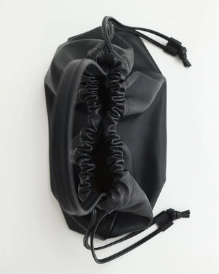 The Horse Fin Shoulder Bag in Black