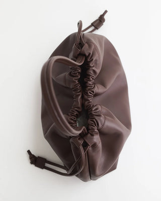 The Horse Fin Shoulder Bag in Coffee