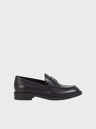 Vagabond Amina Loafer in Black