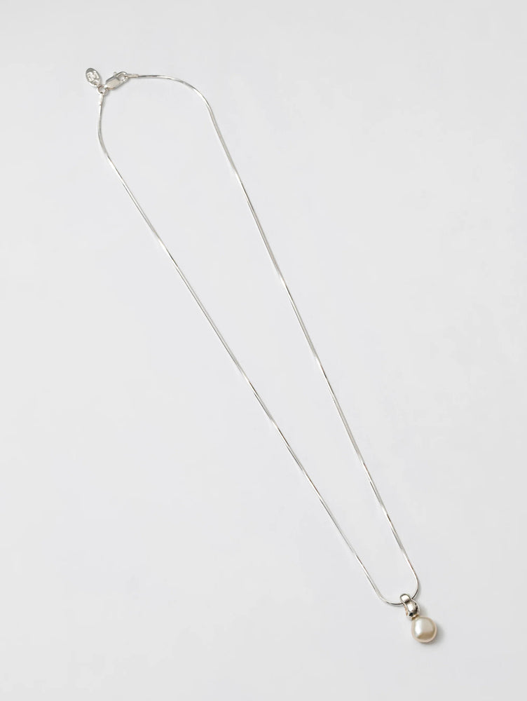 
            
                Load image into Gallery viewer, Wolf Circus Emmy Pearl Necklace in Silver
            
        