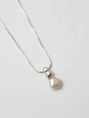 
            
                Load image into Gallery viewer, Wolf Circus Emmy Pearl Necklace in Silver
            
        