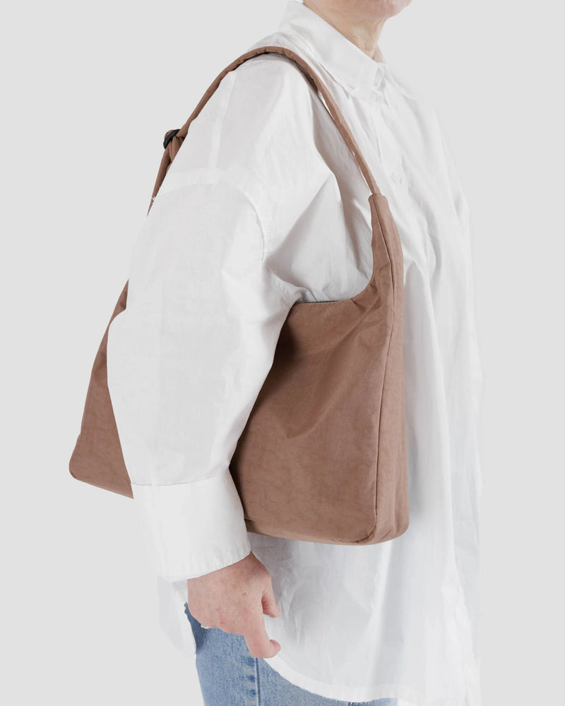 BAGGU Nylon Shoulder Bag in Cocoa MERAKIBOUTIQUE