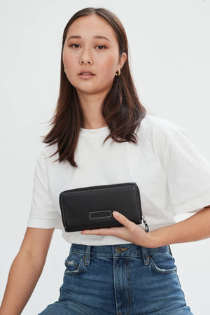 The Horse Large Tig Wallet in Black