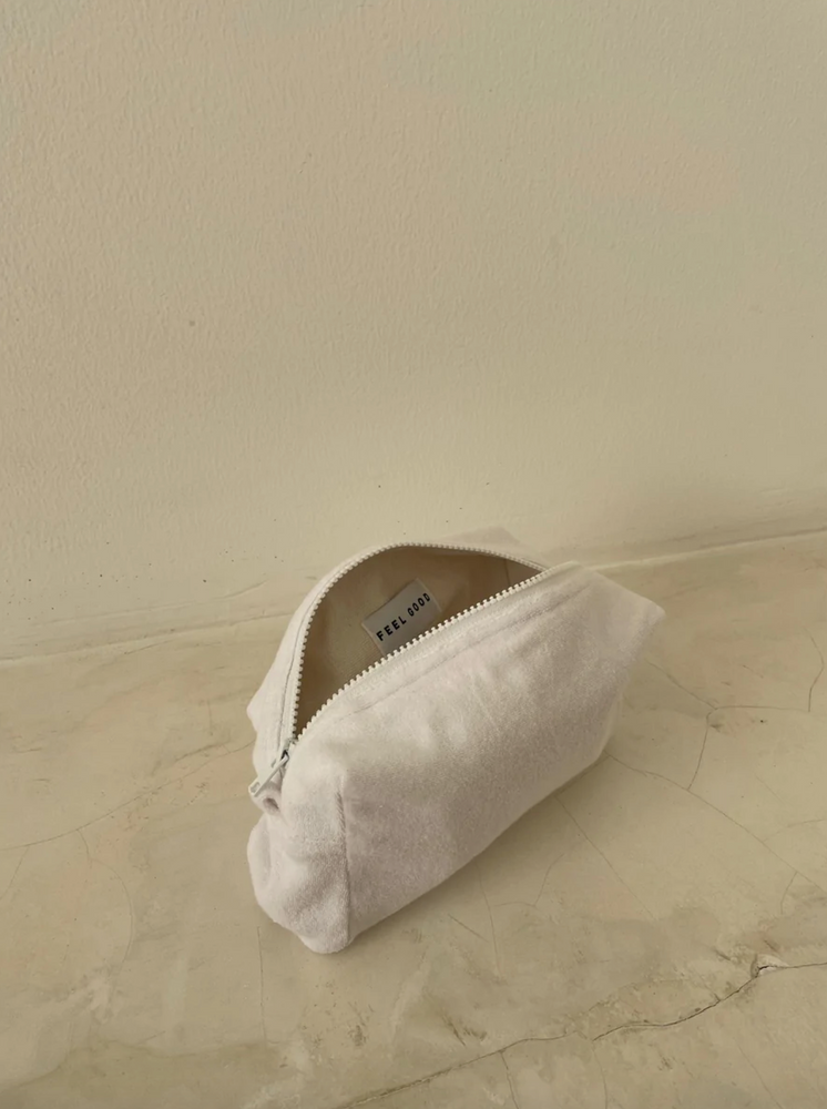 
            
                Load image into Gallery viewer, Les Basics Towel Pouch in White
            
        