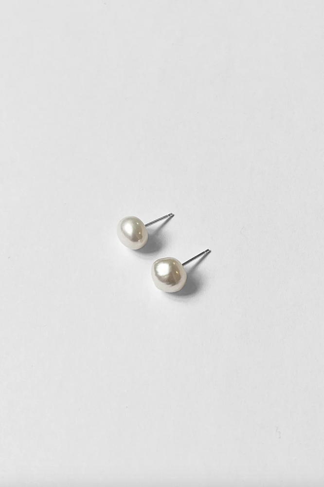 Kara Yoo Button Pearl Studs