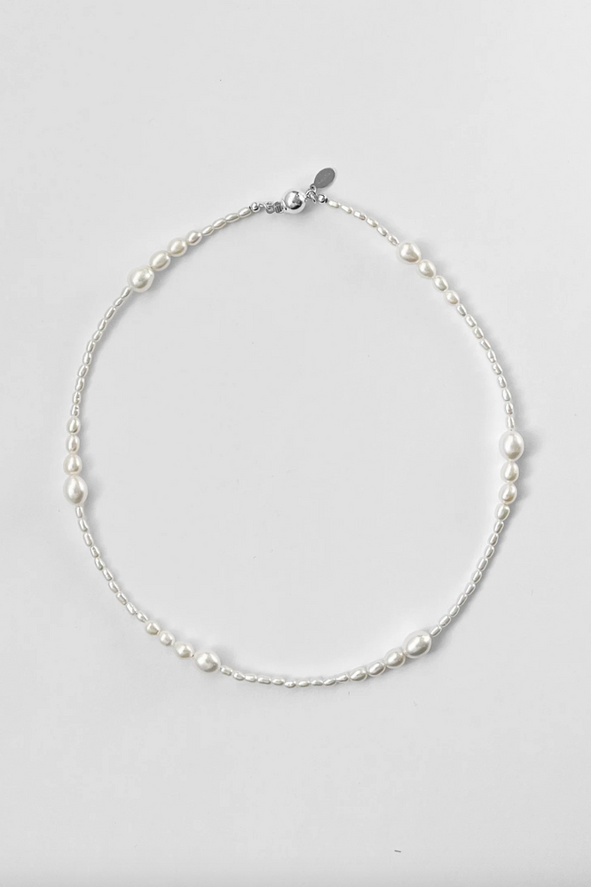 
            
                Load image into Gallery viewer, Kara Yoo Avery Pearl Necklace
            
        